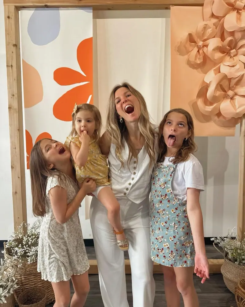Amy and the three Sarlo girls